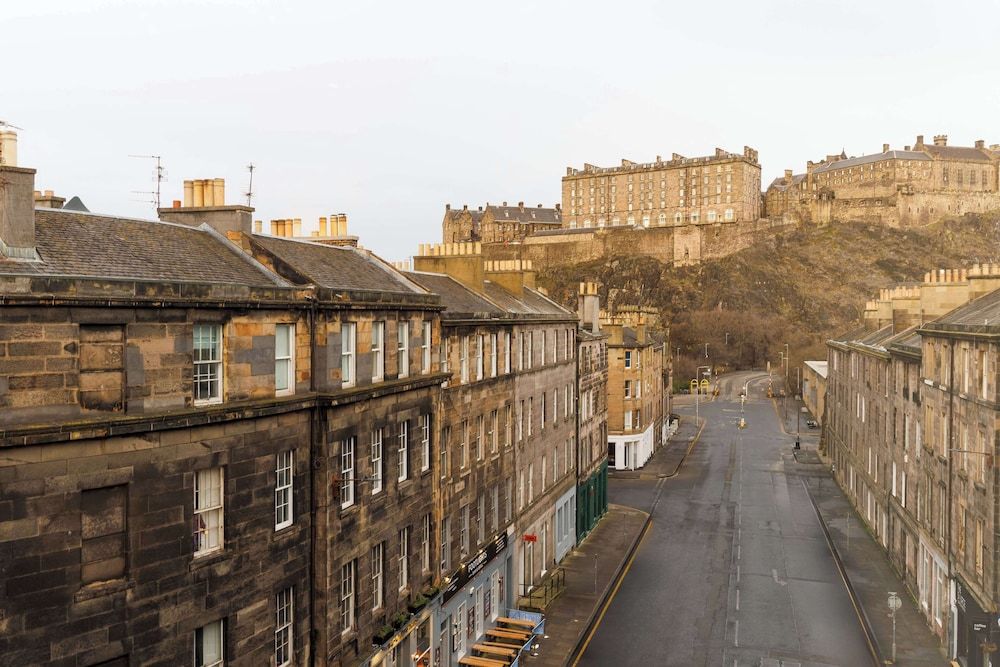 undefined DoubleTree by Hilton Edinburgh City Centre 3