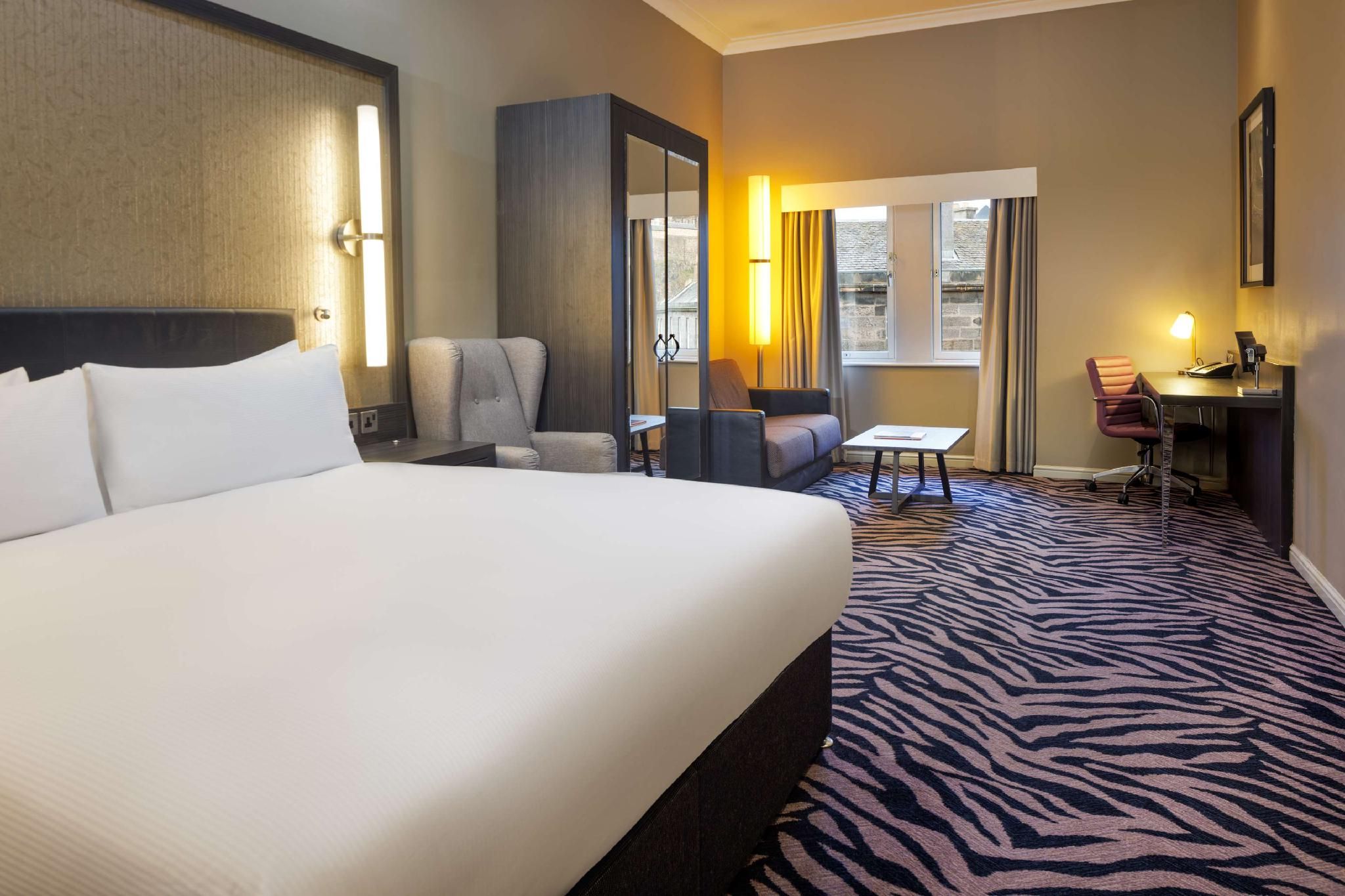 undefined DoubleTree by Hilton Edinburgh City Centre 5