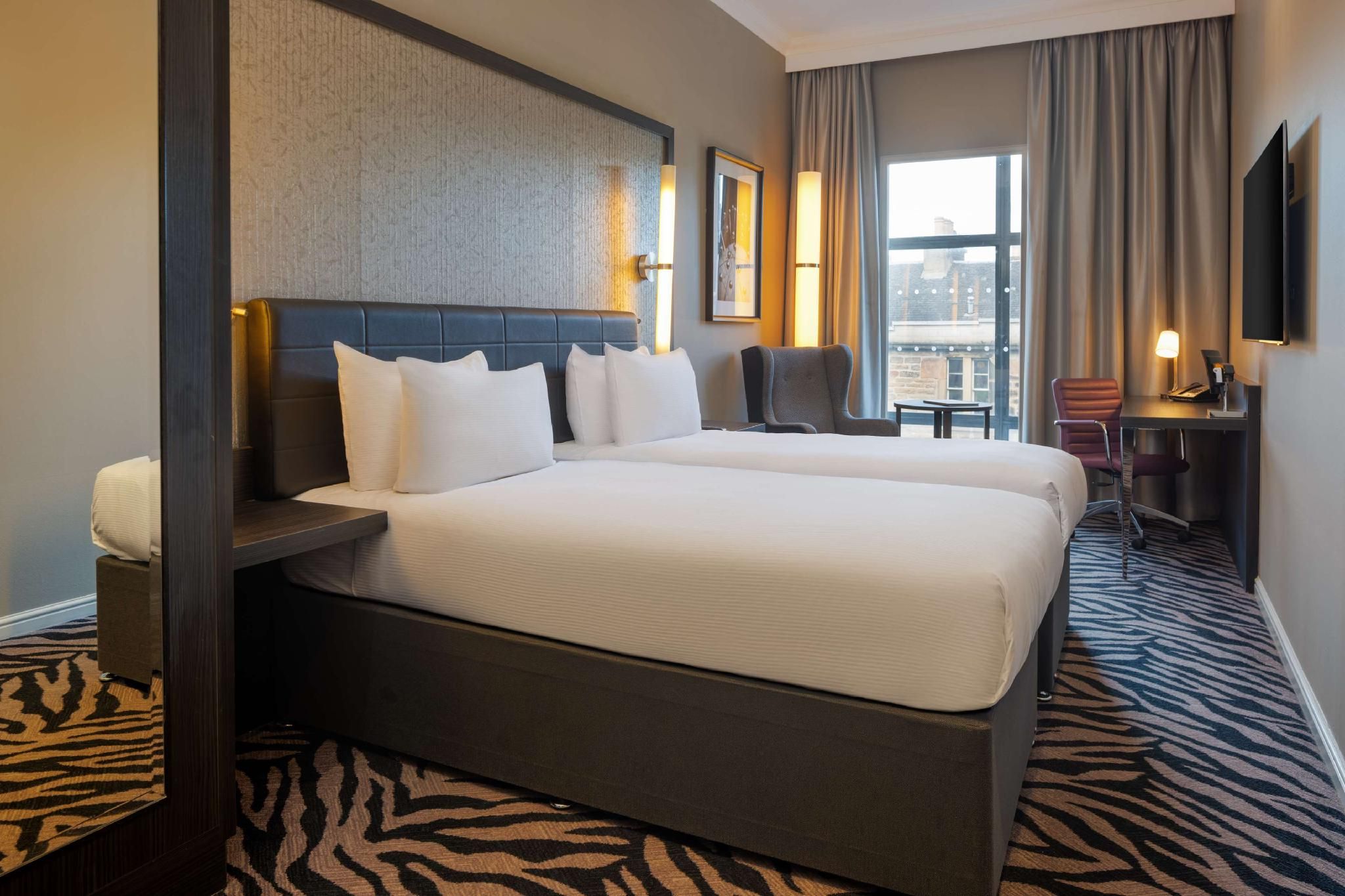 DoubleTree by Hilton Edinburgh City Centre Twin Guest Room two Single Beds