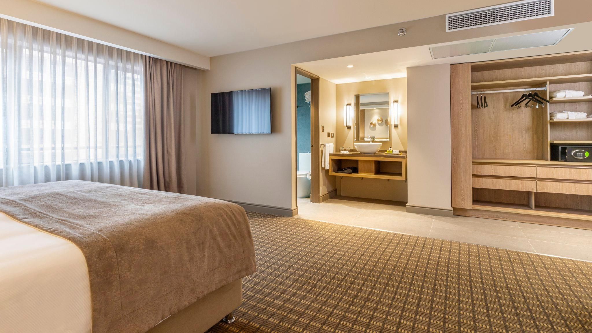 1 King Premium Walk In Shower