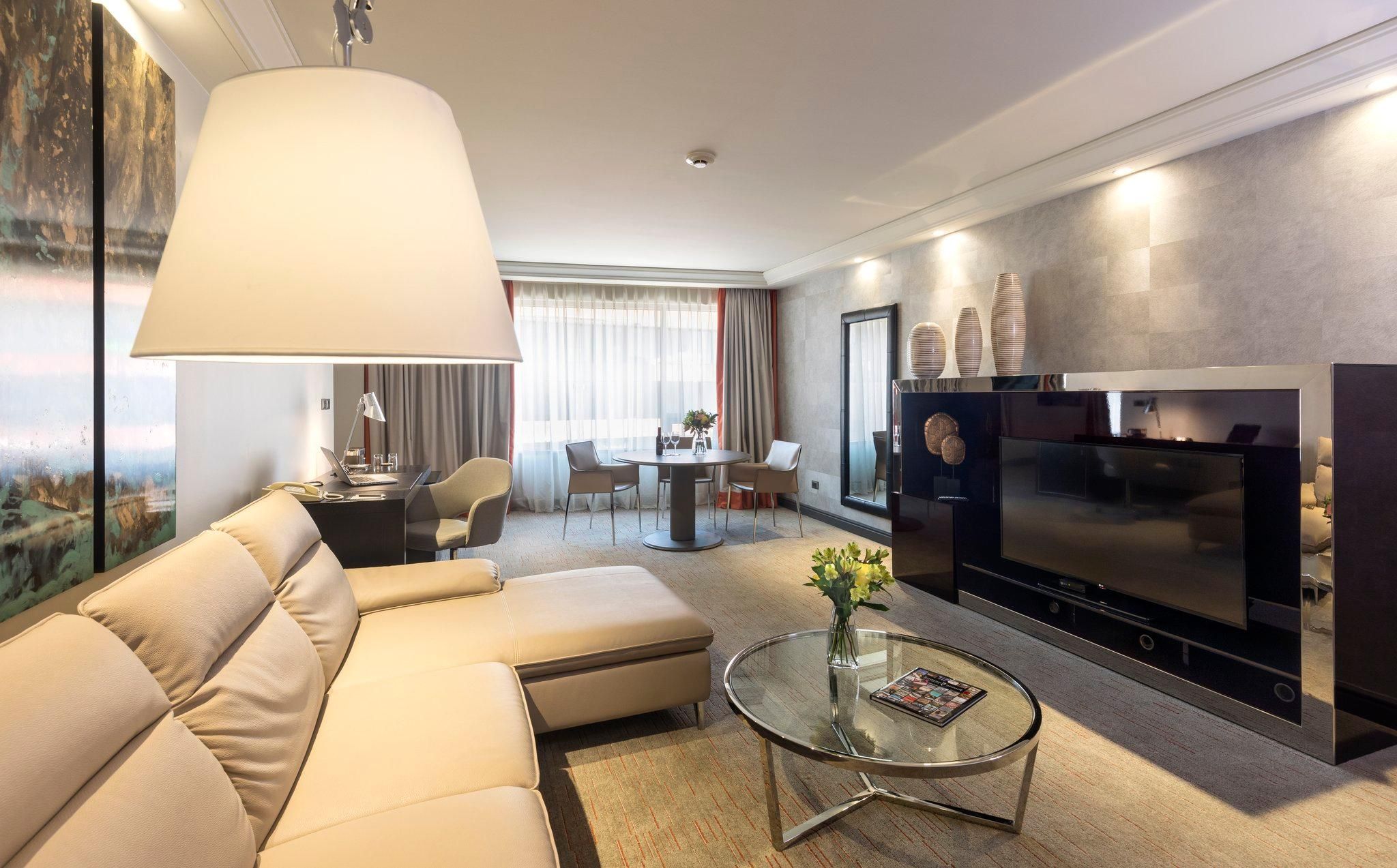 1 King 1 Bedroom Suite