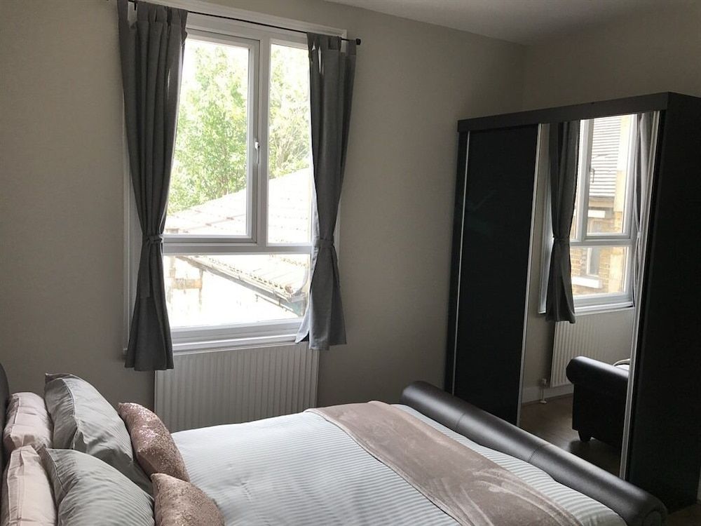 undefined Turnpike House 9