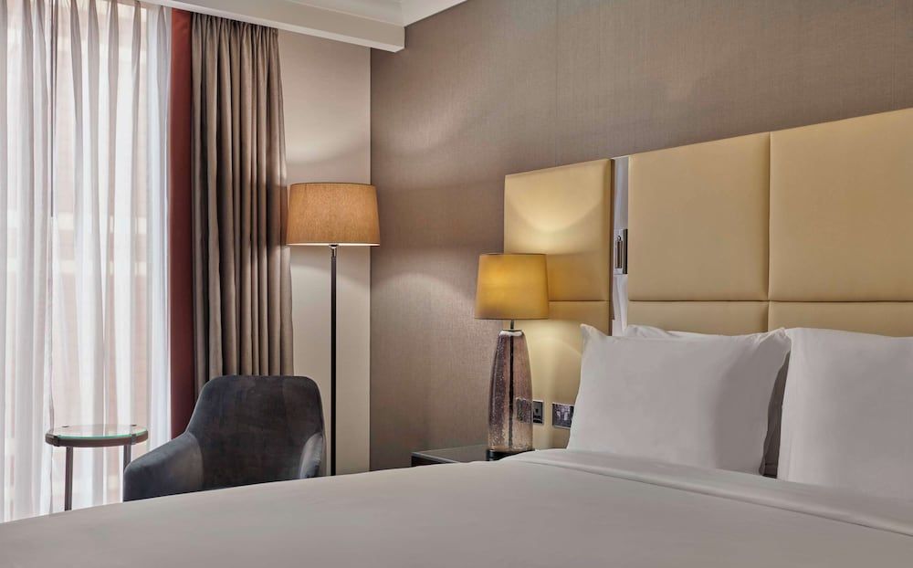 Room, 1 King Bed, Courtyard View (High Floor)