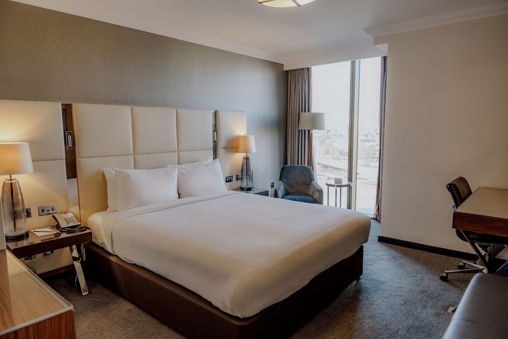 Room, 1 King Bed, River View