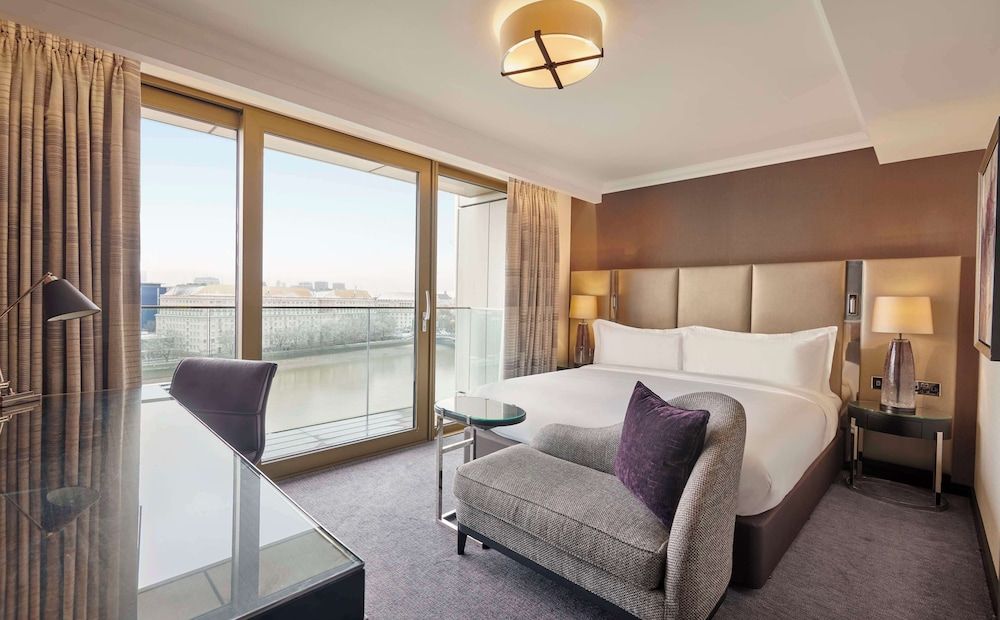 Deluxe Room, 1 King Bed, Balcony, River View