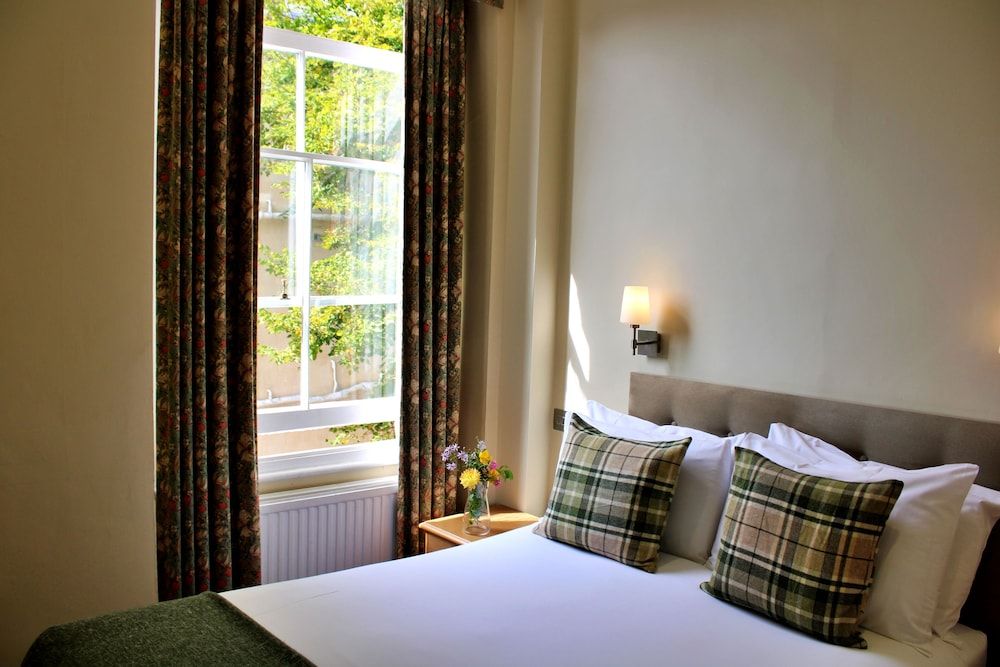 Victoria Square Hotel