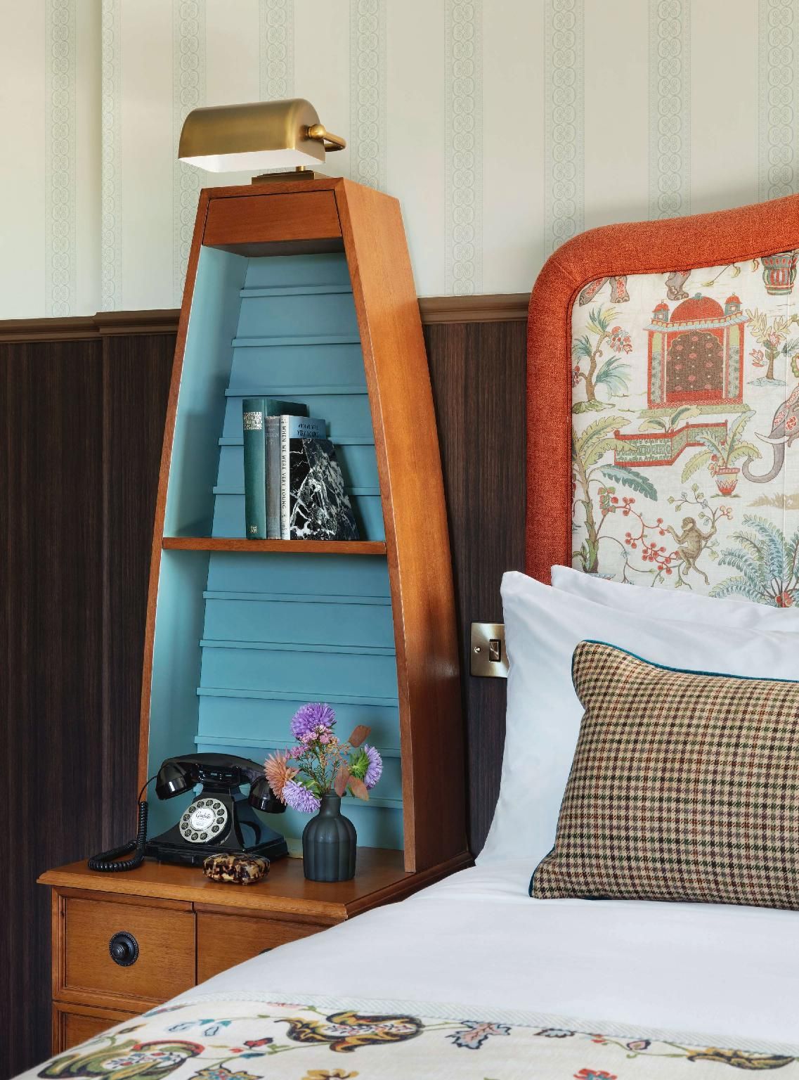 Graduate by Hilton Cambridge King Graduate Accessible Room