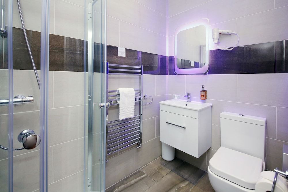 Imperial Guest House Classic Double Room, 1 Double Bed, Ensuite 4