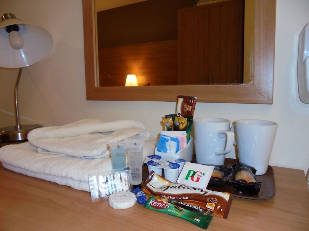 The River Don Tavern and Lodge Comfort Triple Room, Garden View (Disabled Room) 3