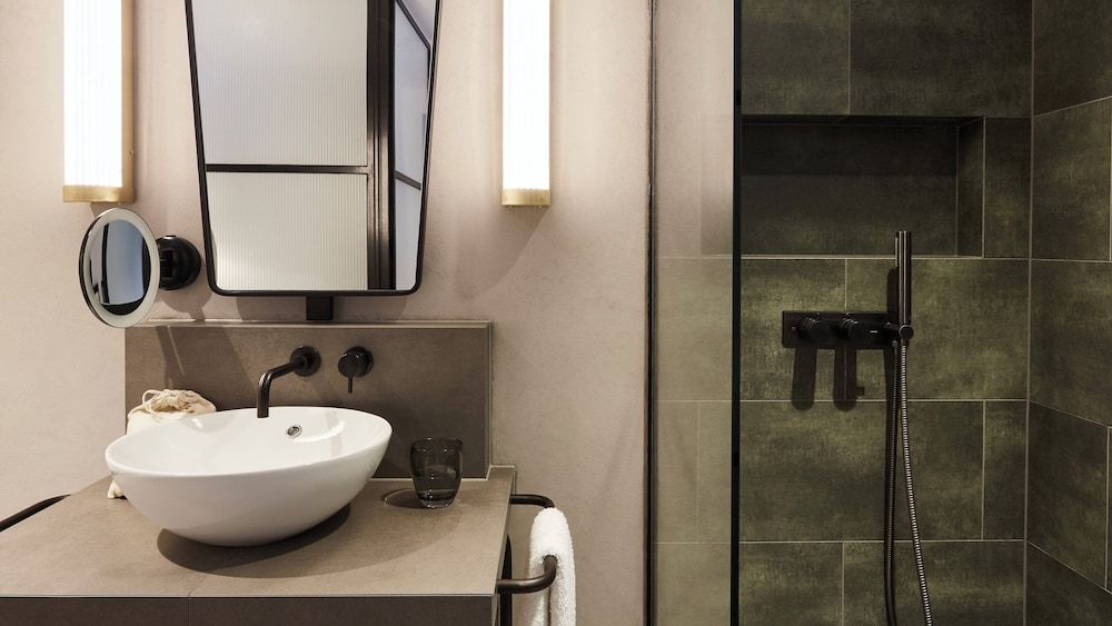 Hotel Indigo London - 1 Leicester Square by IHG Premium Room, 1 Queen Bed 4