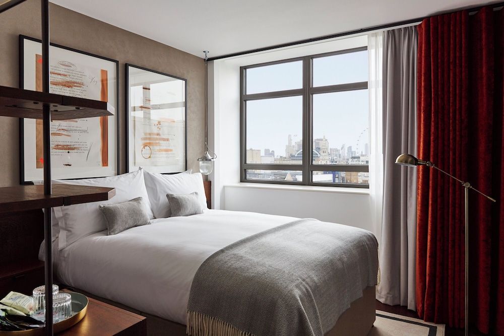 Premium Room, 1 Queen Bed (Leicester Square View)
