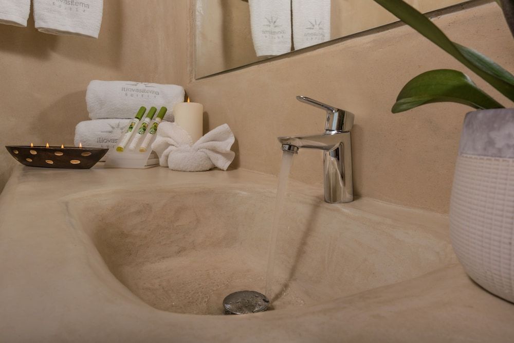 Iliovasilema Suites Standard Room ( Caldera View) 4