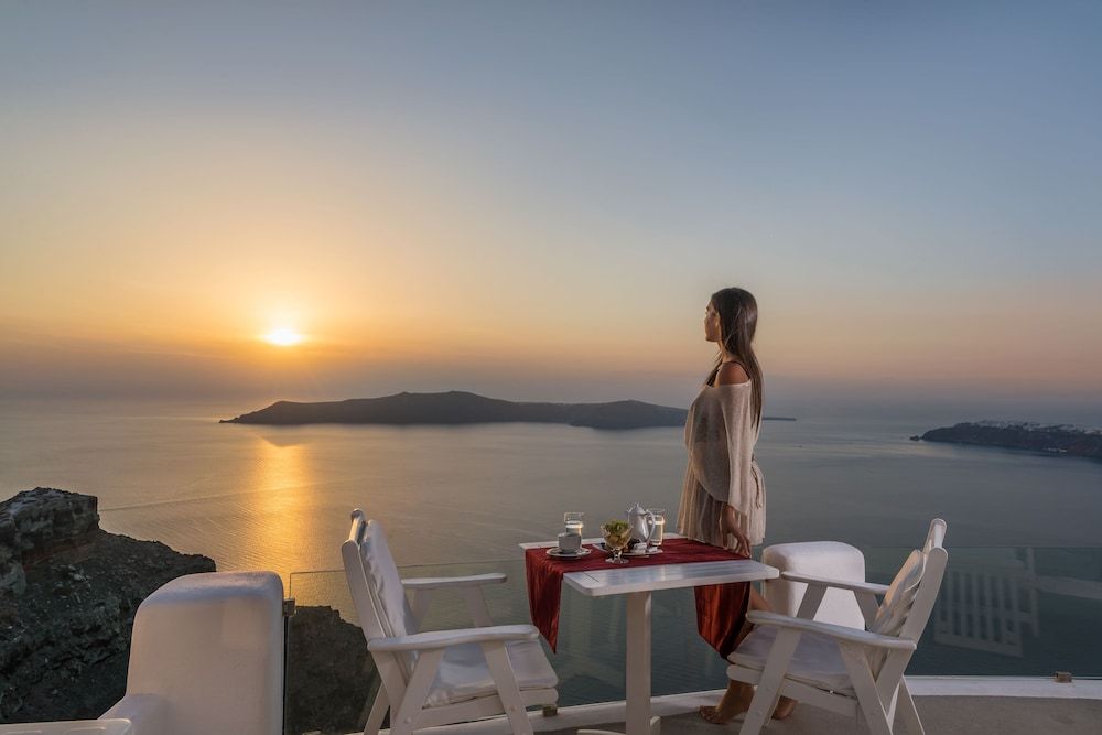 Iliovasilema Suites Standard Room ( Caldera View) 3