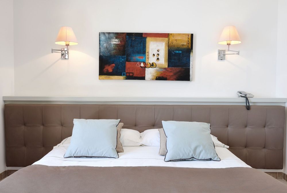 Hotel Al Madarig Superior Triple Room, Balcony, Sea View 2