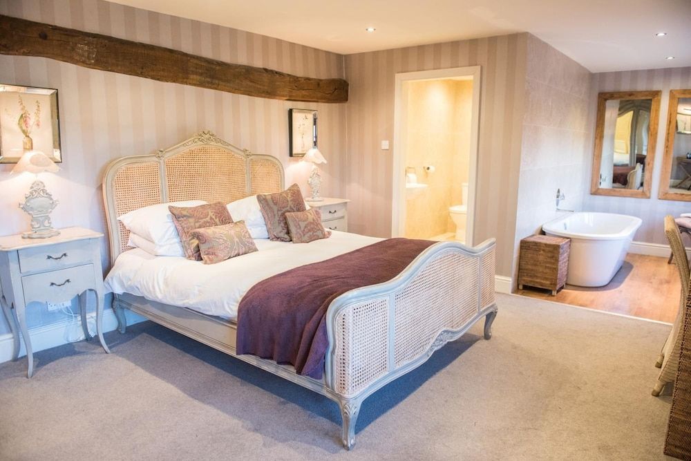 Shireburn Arms Hotel Suite, Ensuite (Valley) 3