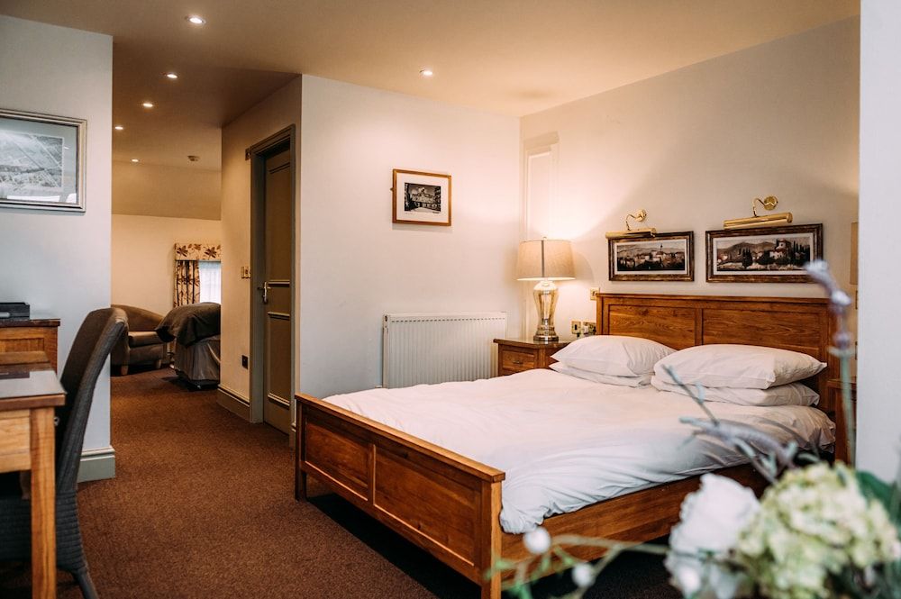 Shireburn Arms Hotel Suite 2