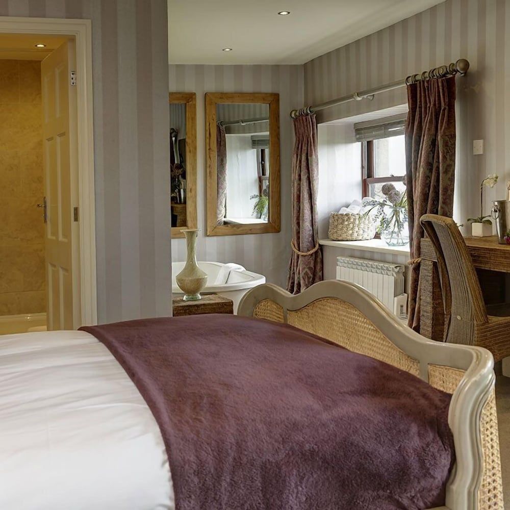 Shireburn Arms Hotel Suite, Ensuite (Valley) 2