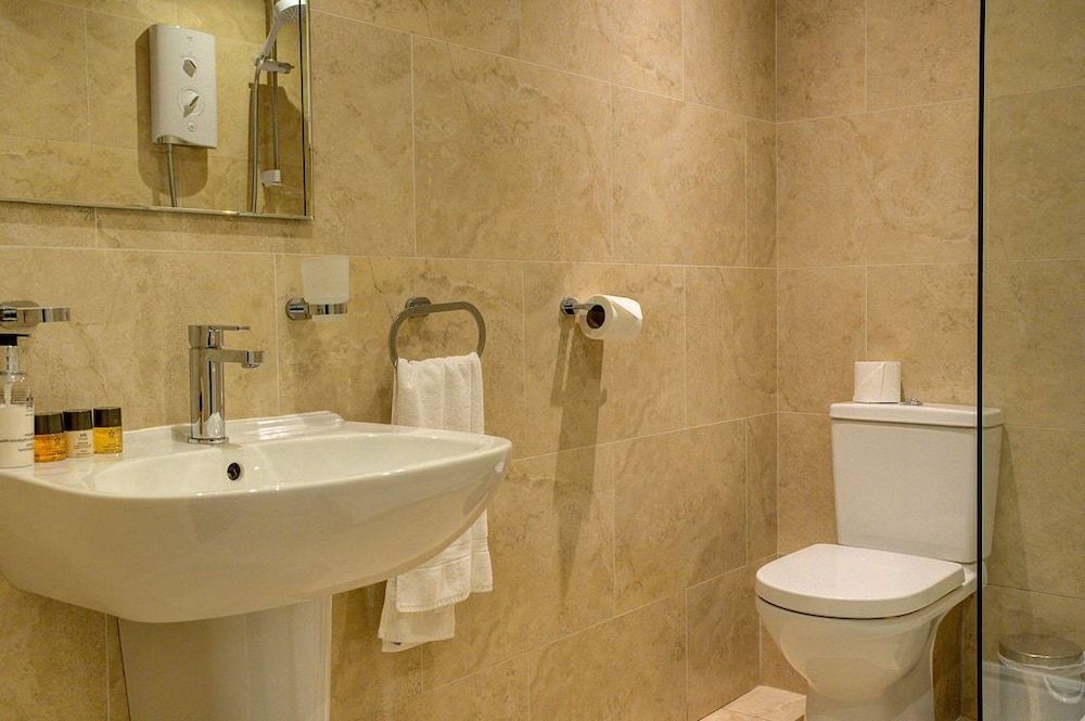 Shireburn Arms Hotel Suite, Ensuite (Valley) 6