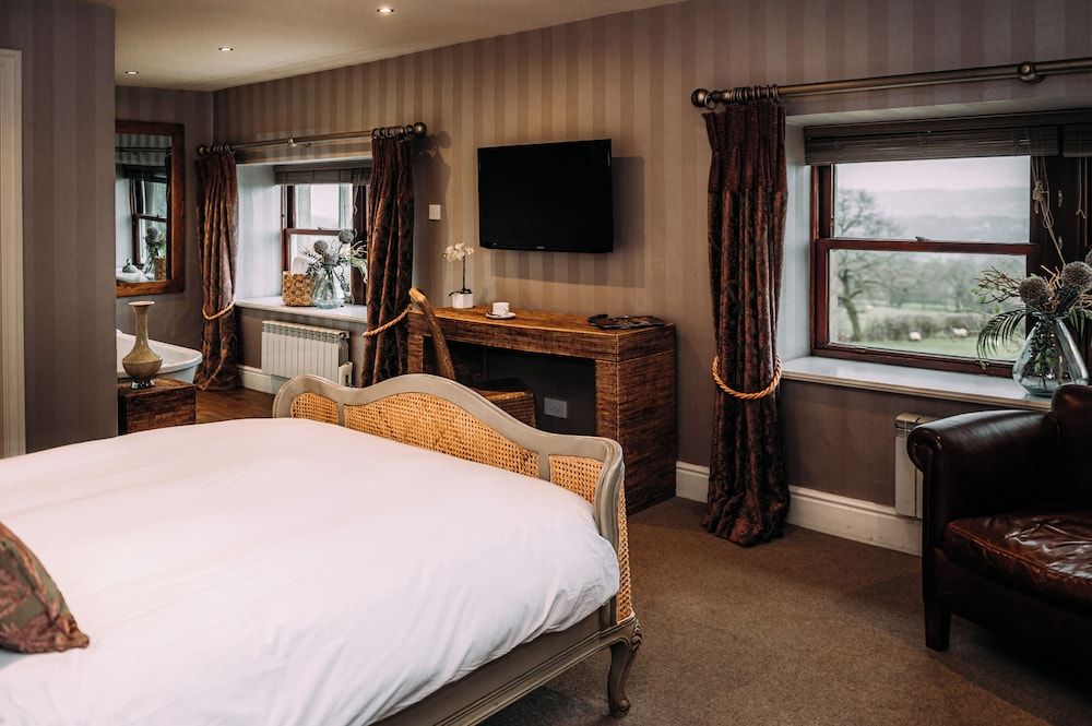 Shireburn Arms Hotel Suite, Ensuite (Valley) 4