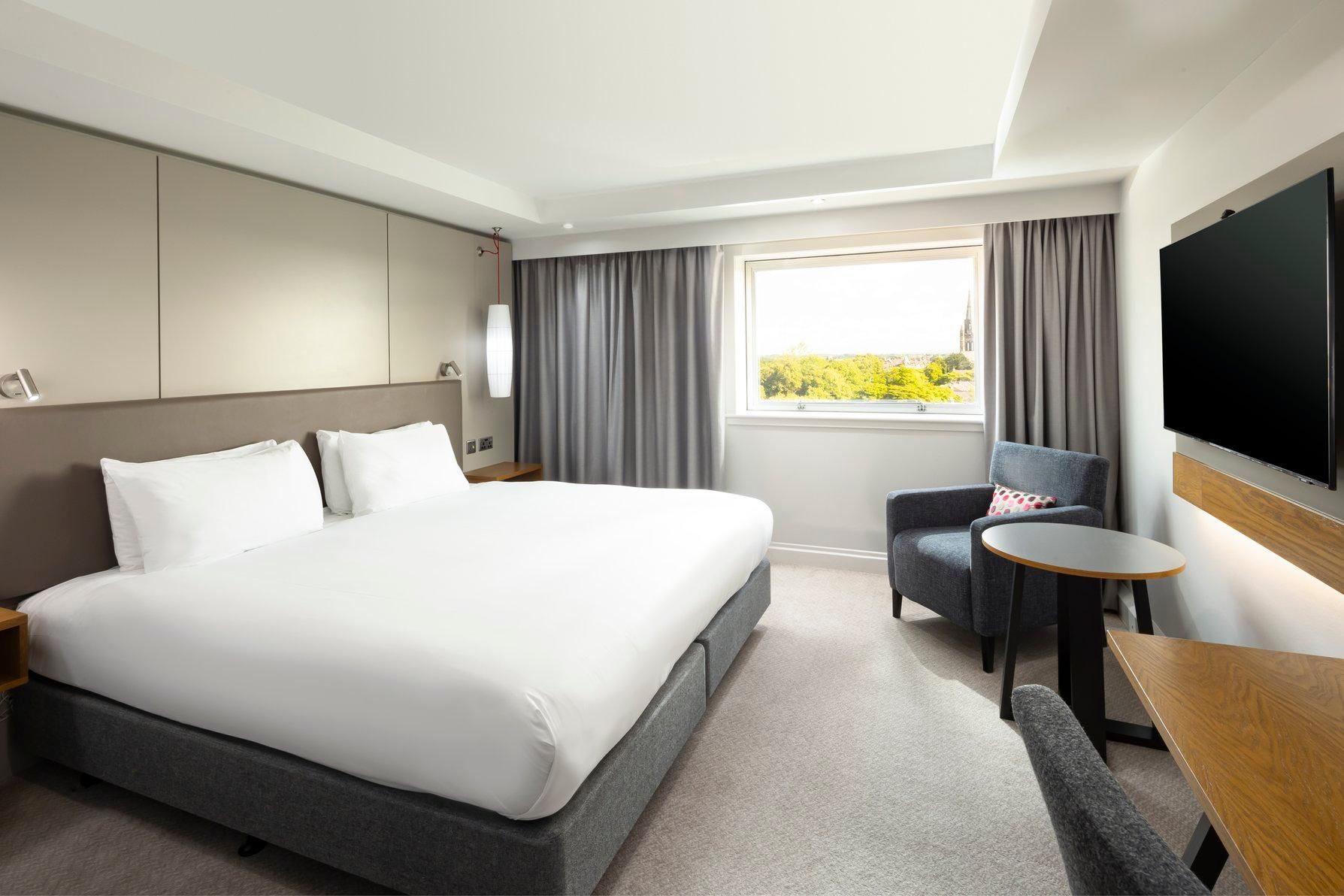 1 Super King Premium Lounge Access