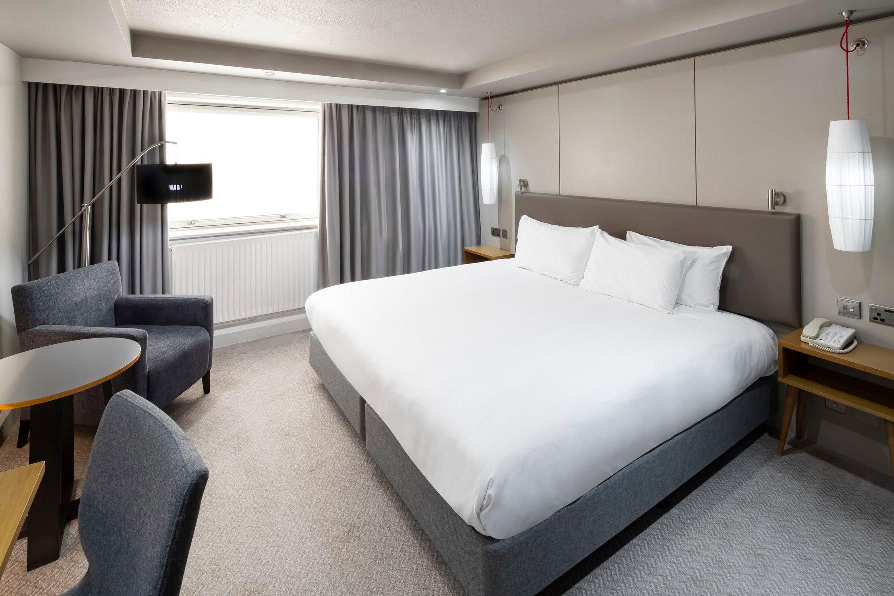 1 Super King Premium Lounge Access