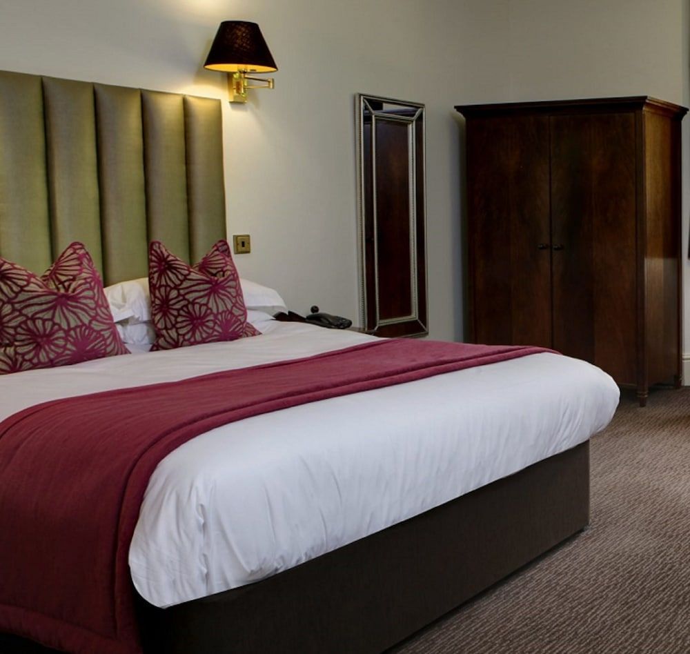 Pontlands Park Deluxe Double Room 2