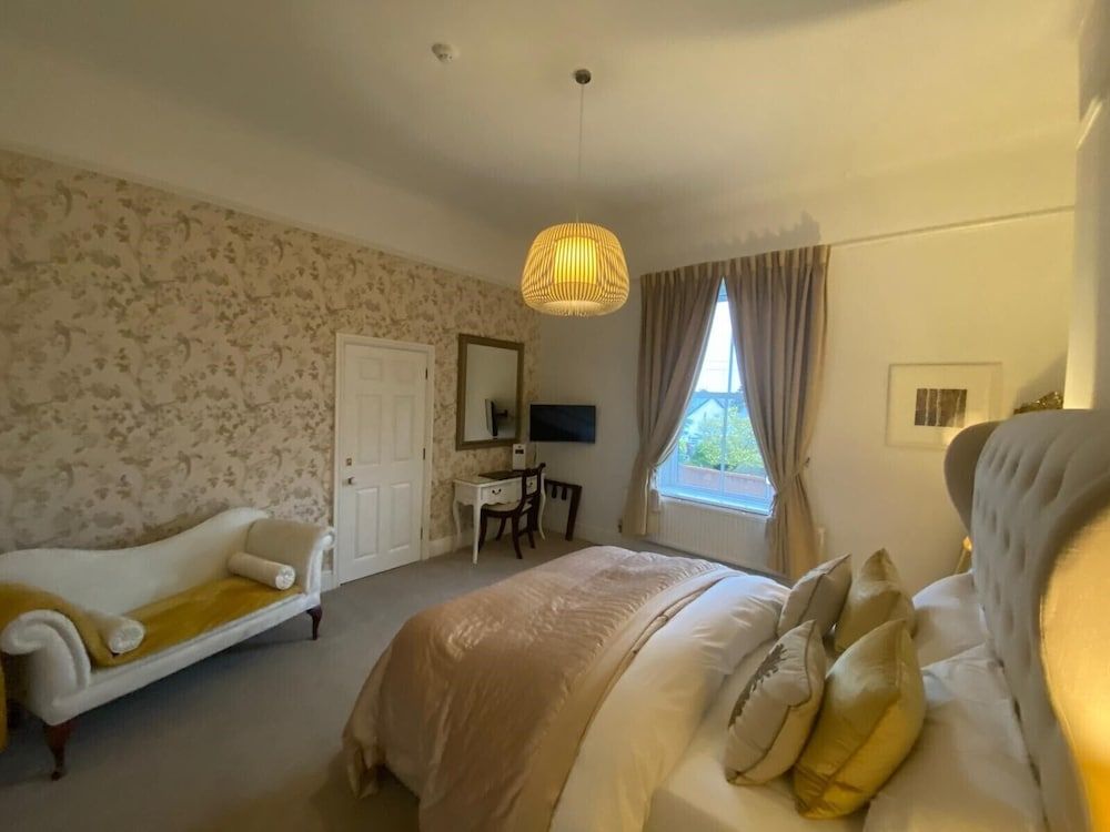 The Alexandra Court Hotel Deluxe Double Room 3