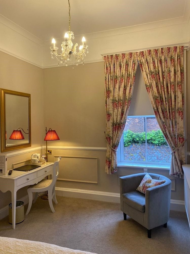 The Alexandra Court Hotel Standard Double Room 6