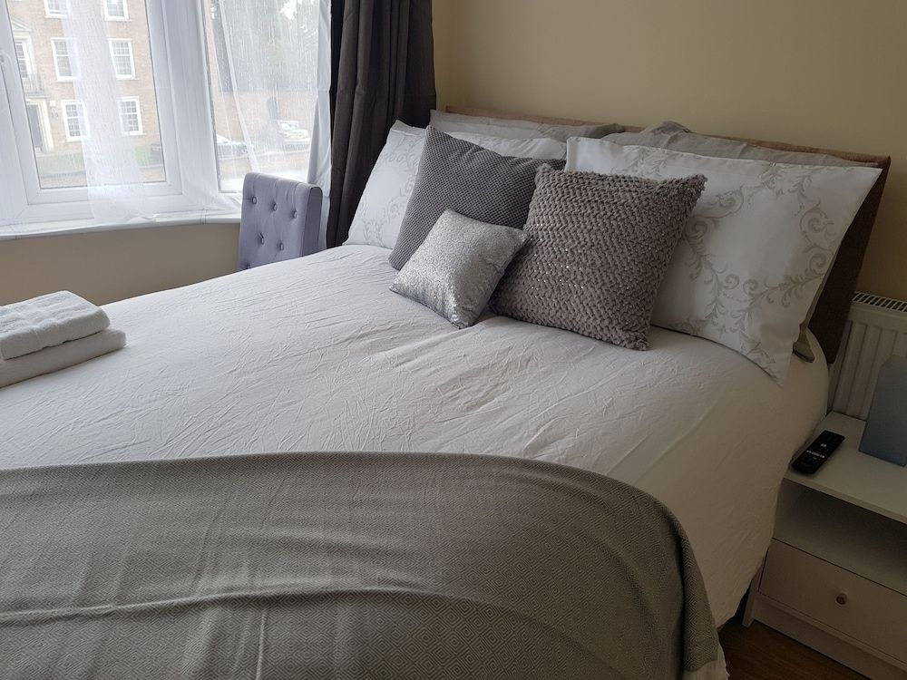 Kathleen House Plus Premium Double Room, Ensuite (Room 4) 2