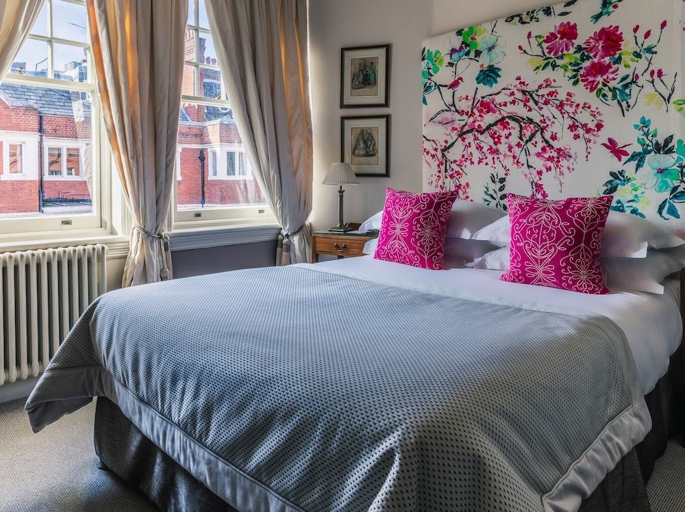 11 Cadogan Gardens and The Apartments by Iconic Luxury Hotels Petite Double Room at 11 Cadogan Gardens 5