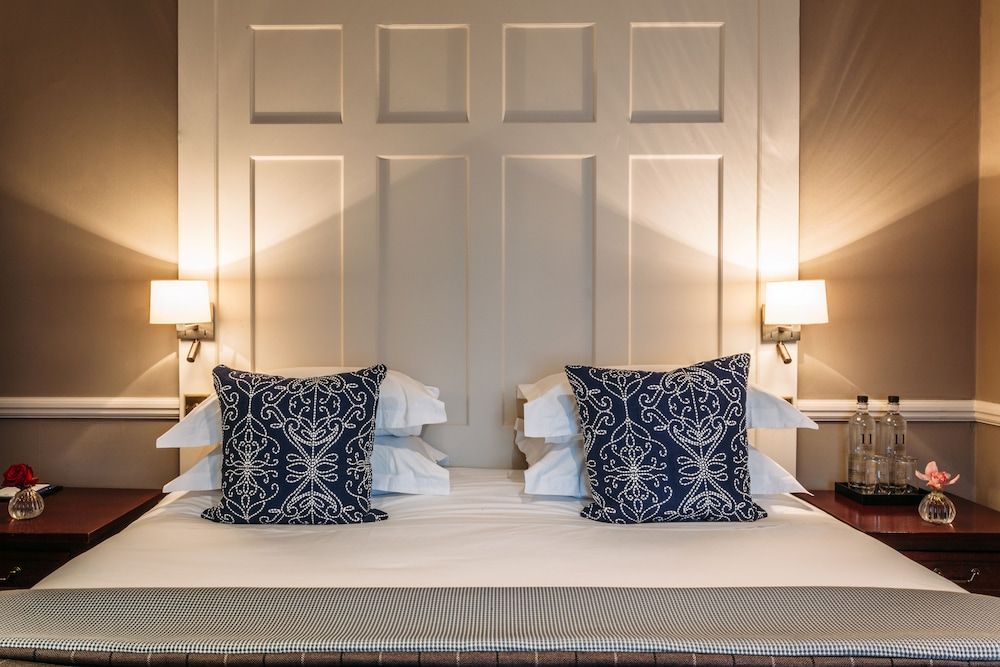 Superior Queen Room at 11 Cadogan Gardens