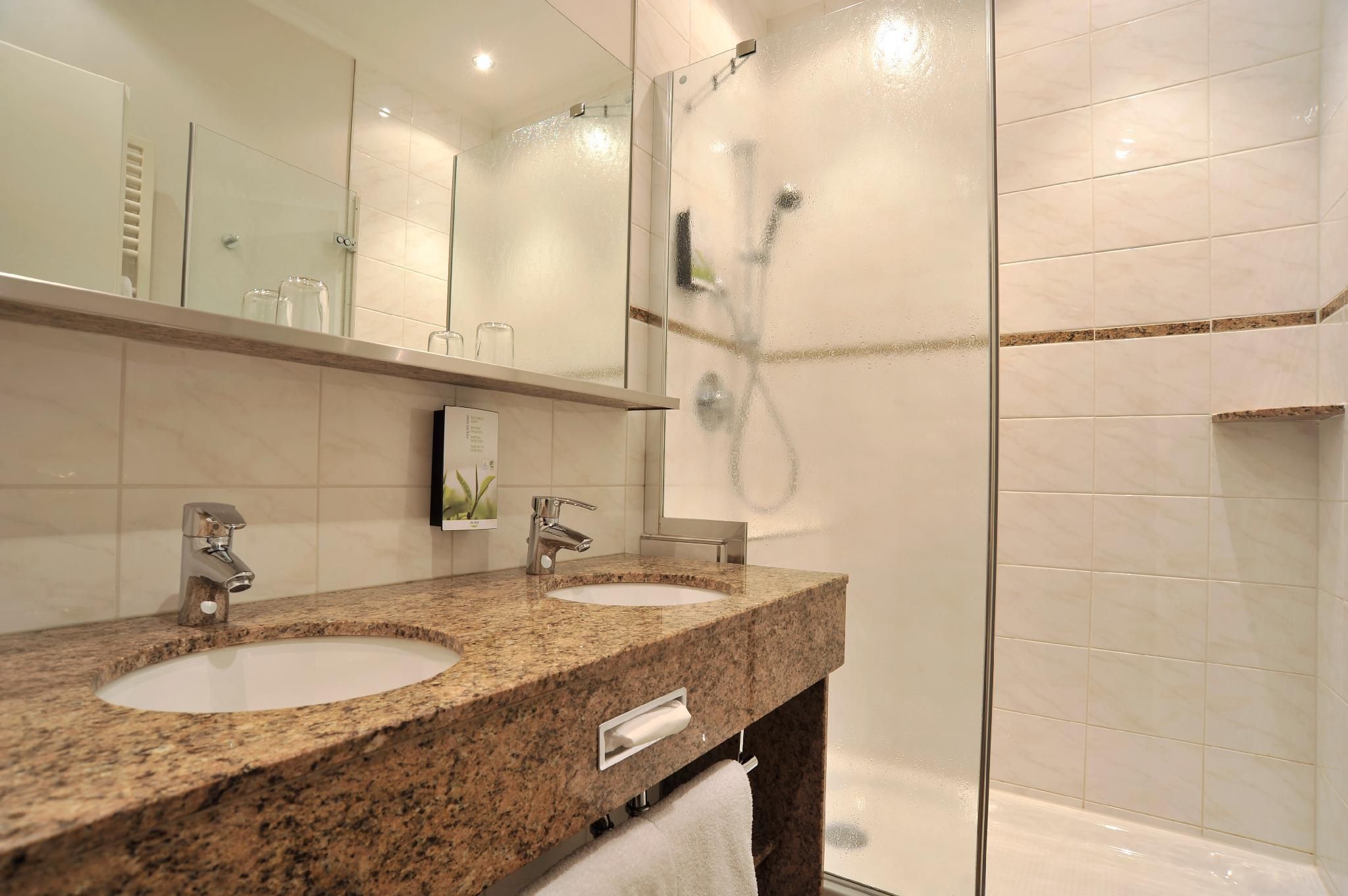 Hotel Concorde München Triple Room 6