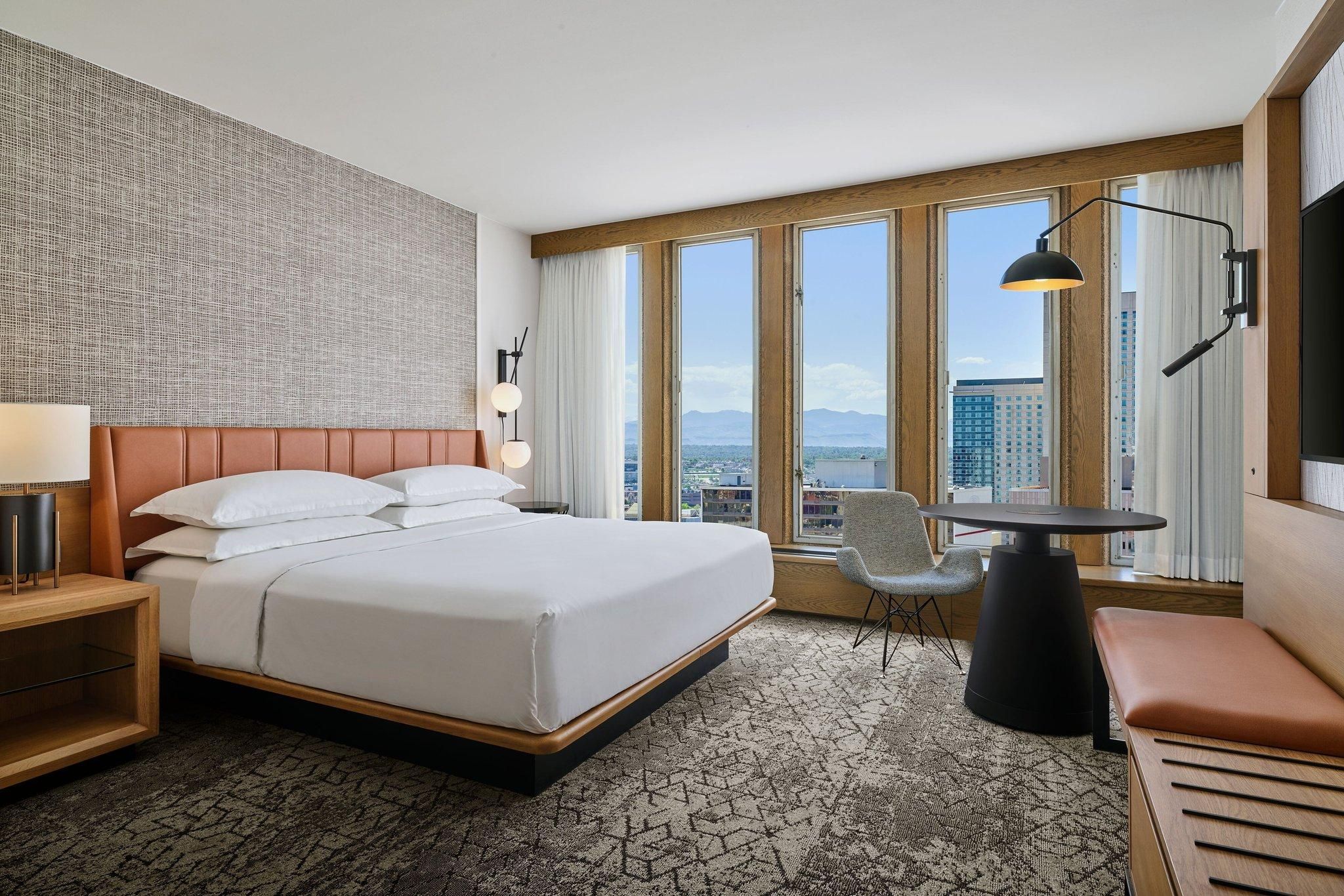 Concierge level, Guest room, 1 King, City view