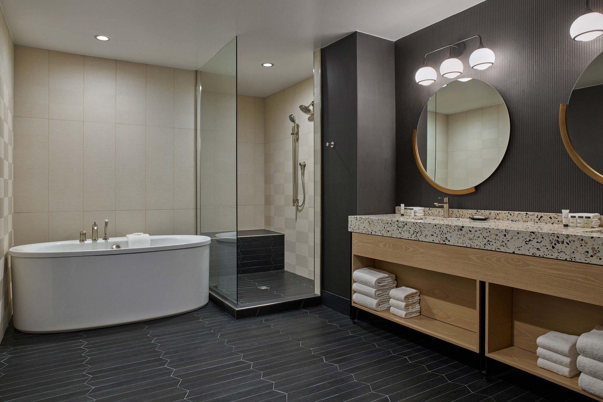 1 Bedroom Suite, 1 King