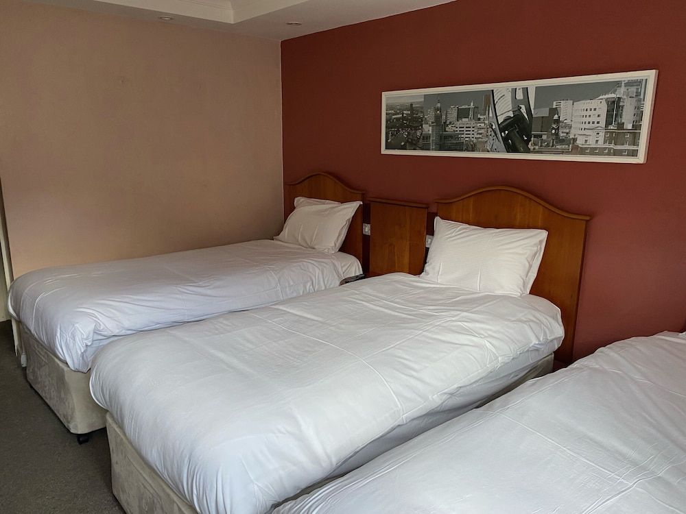 Britannia Airport Inn Manchester Standard Triple Room 3