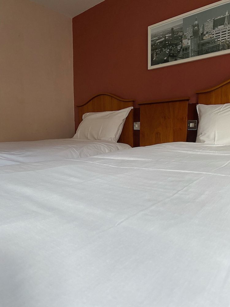 Britannia Airport Inn Manchester Standard Triple Room 2