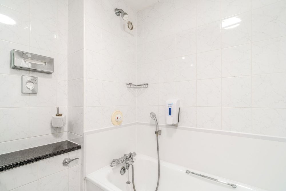 Britannia Airport Inn Manchester Standard Triple Room 4