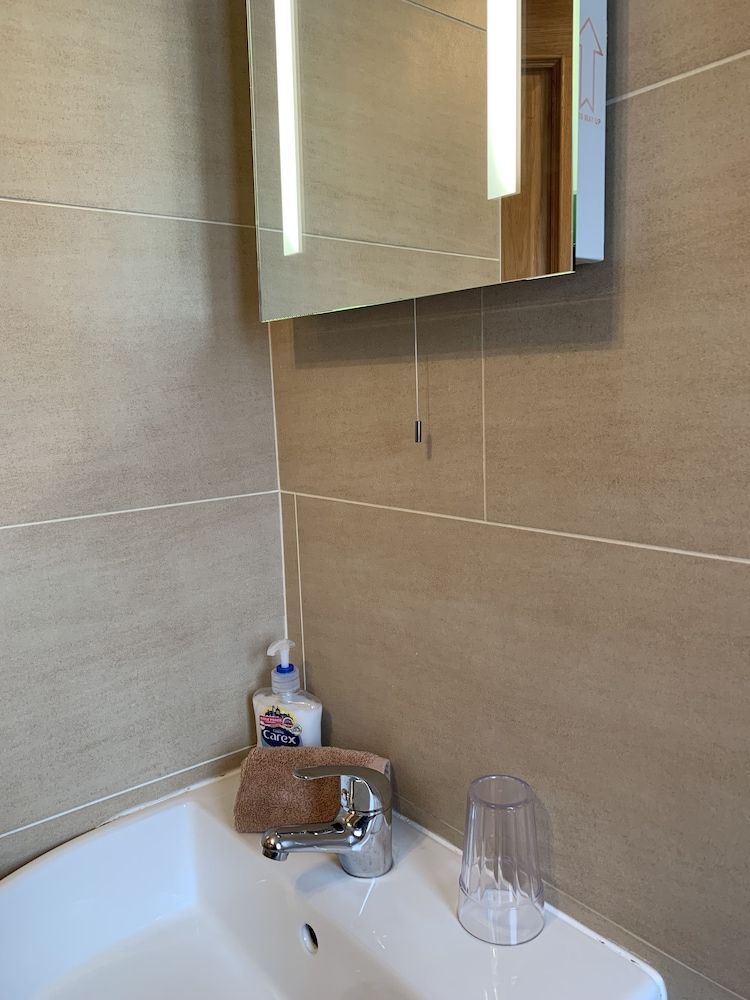 Lakeview Guest House Twin Room, Ensuite 4