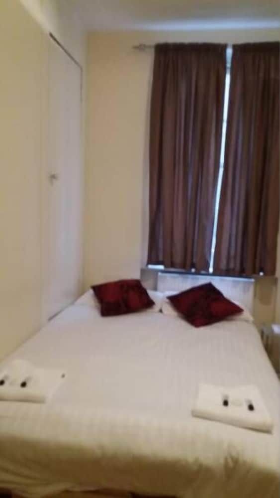 undefined Mayfair Apartment 8