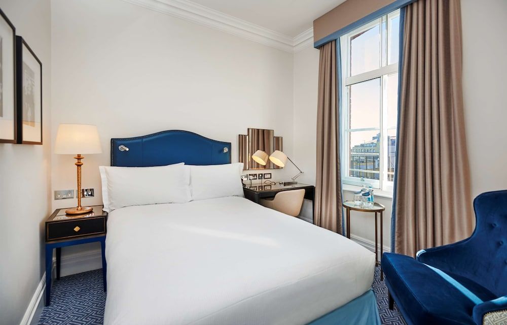 The Waldorf Hilton, London Room, 1 Queen Bed