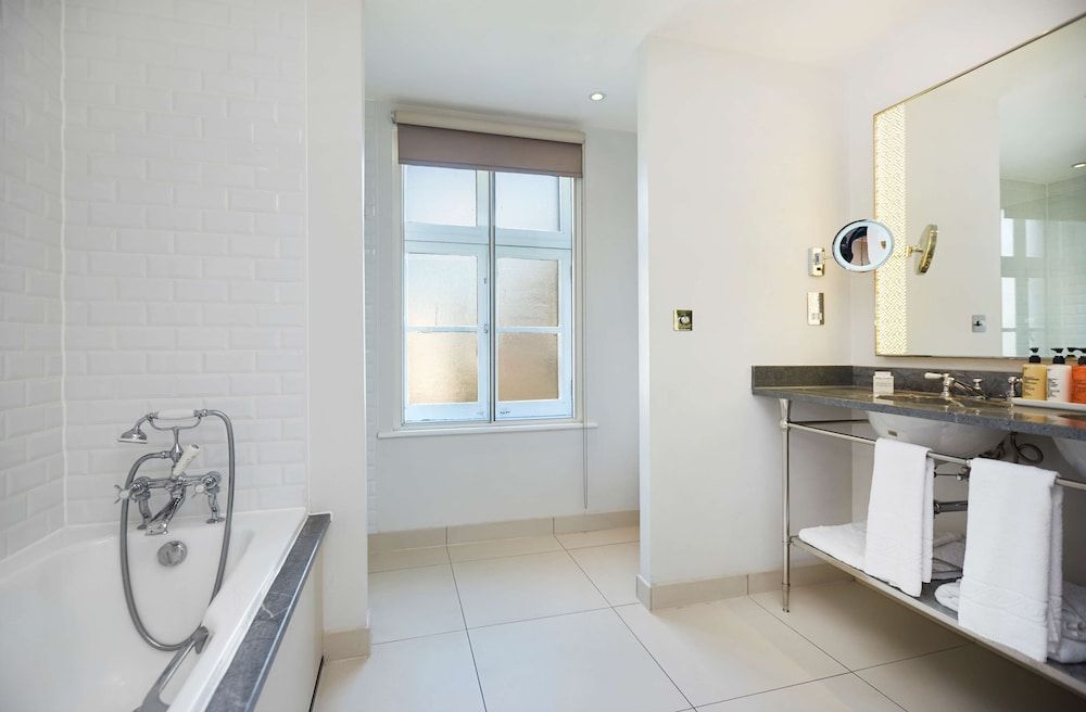 undefined The Waldorf Hilton, London 9