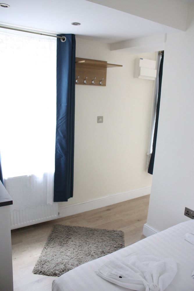 Kensington and Chelsea Apartment Basic Studio, 1 Double Bed 6