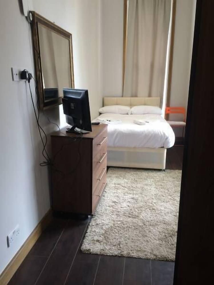 undefined Kensington and Chelsea Apartment 3