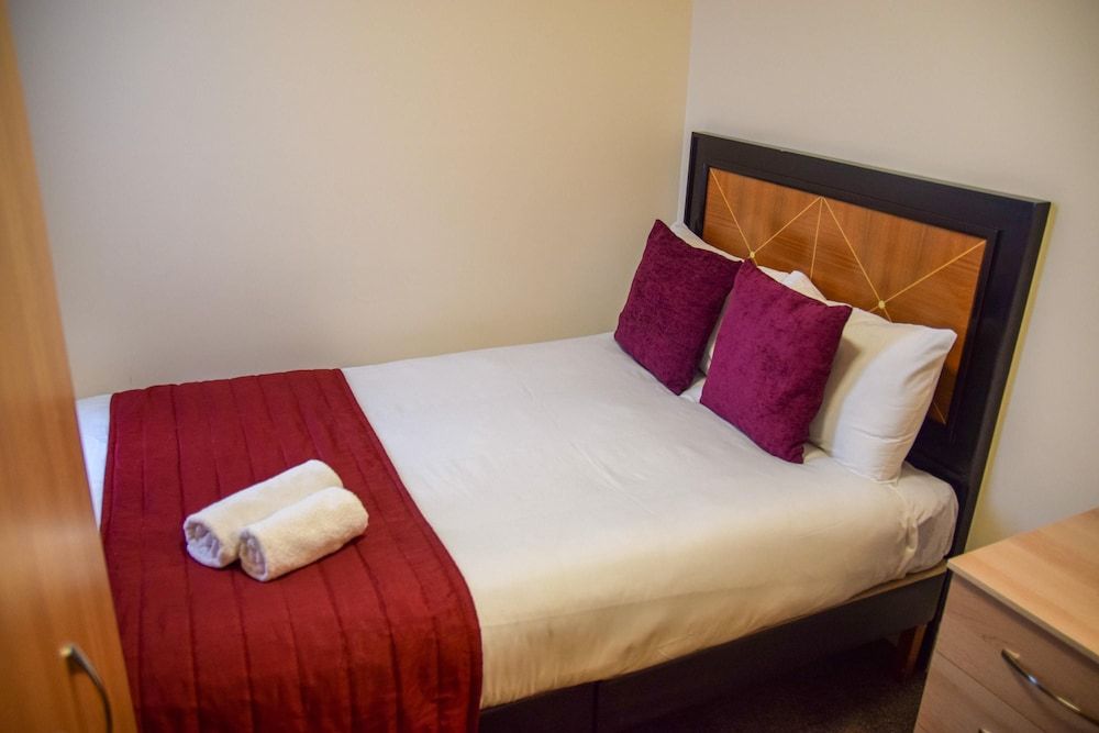 Europa Gatwick Hotel & Spa Lodge Room 2