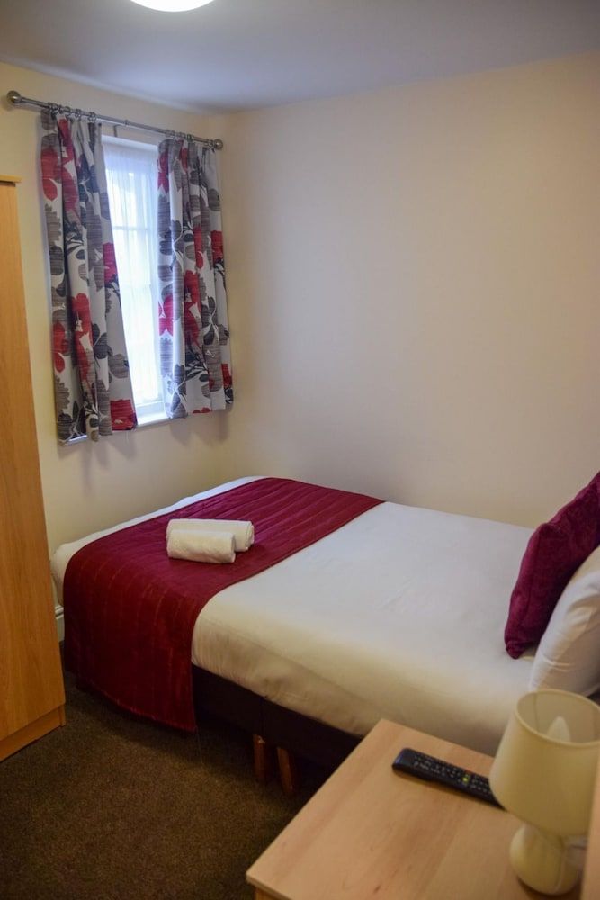 Europa Gatwick Hotel & Spa Lodge Room 3