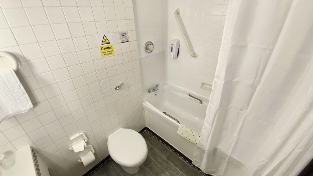 Europa Gatwick Hotel & Spa Family Room 4