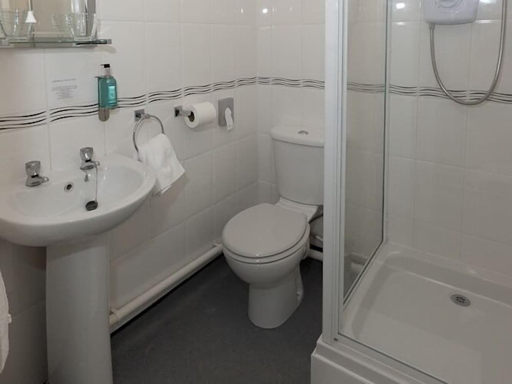 The Fountain Inn Standard Double Room, Ensuite 4