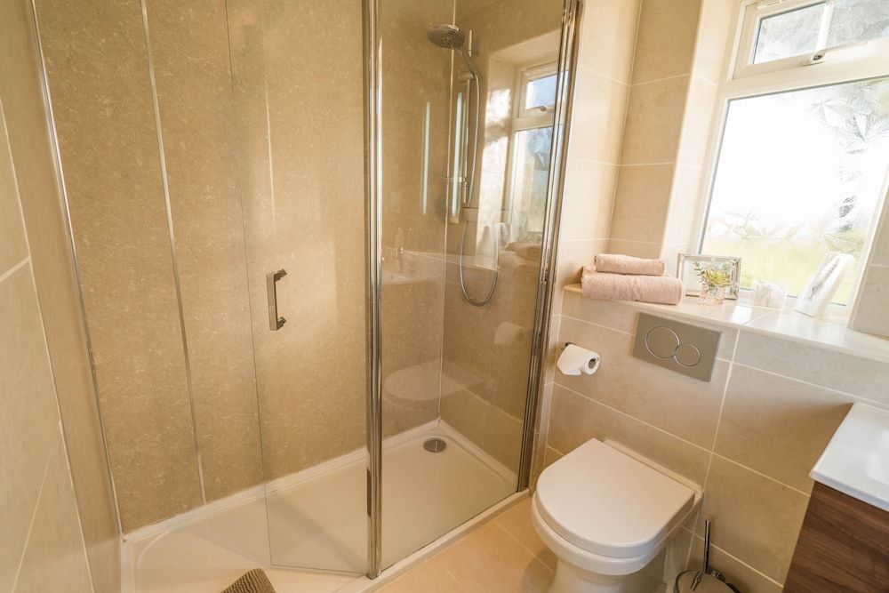 Dunroamin Double Room, Garden View 5