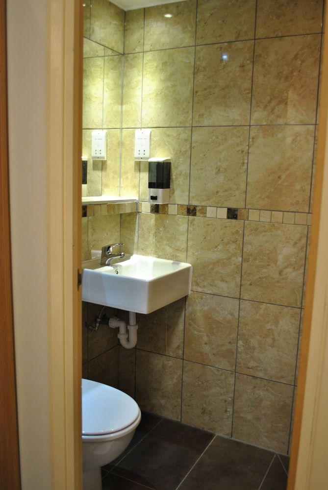 undefined Carlton Hotel 8