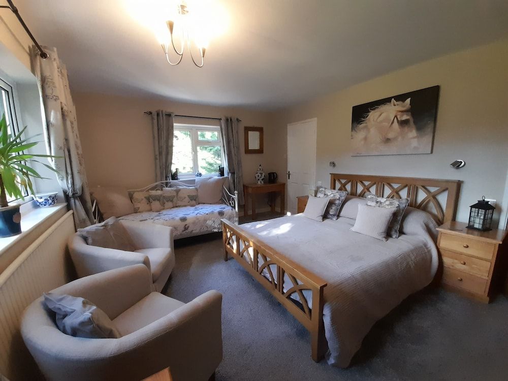 Sunny Nest Deluxe Double Room, Ensuite